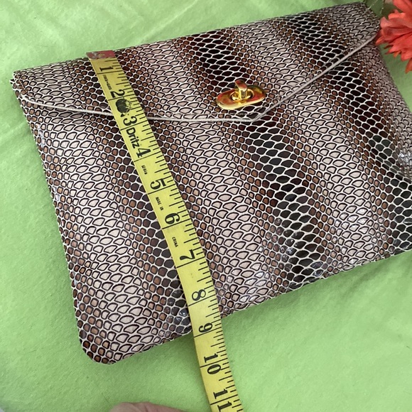 Snake print clutch bag , man made material never used from smoking free home. - Picture 5 of 9